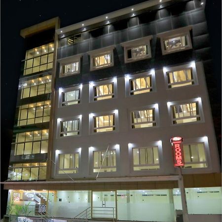 Kenz Residency Hotel Kochi Exterior foto
