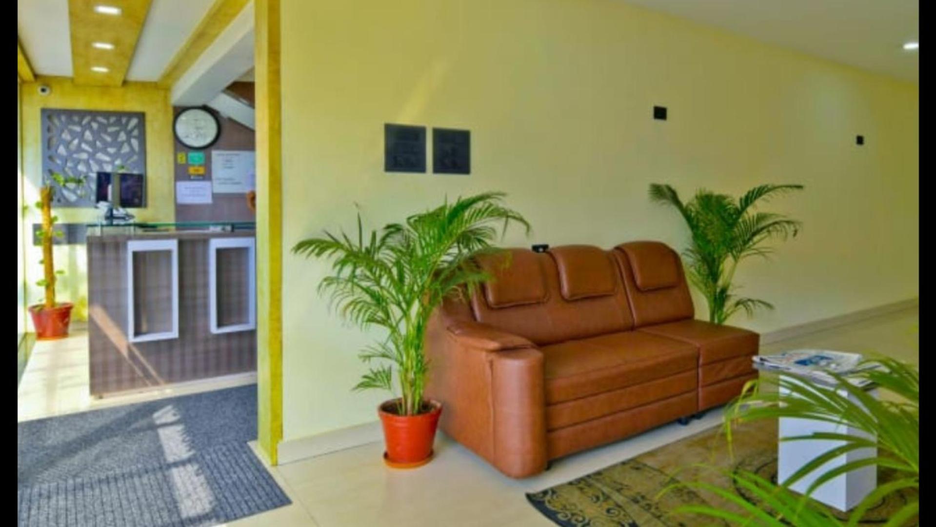Kenz Residency Hotel Kochi Exterior foto
