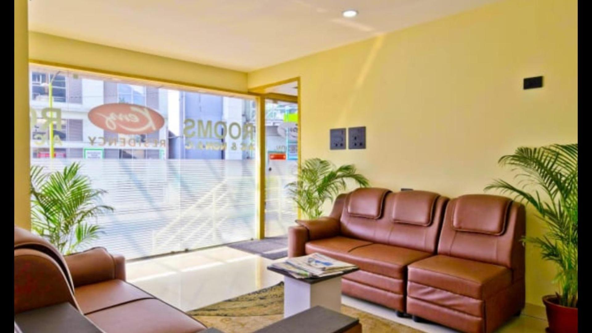 Kenz Residency Hotel Kochi Exterior foto