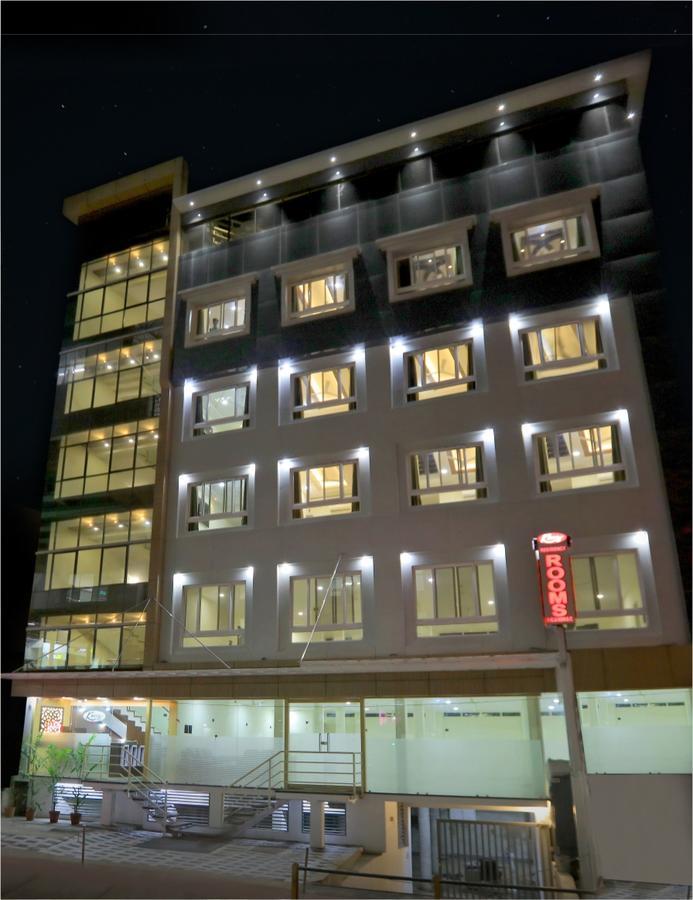 Kenz Residency Hotel Kochi Exterior foto