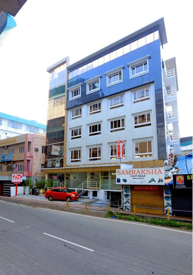 Kenz Residency Hotel Kochi Exterior foto